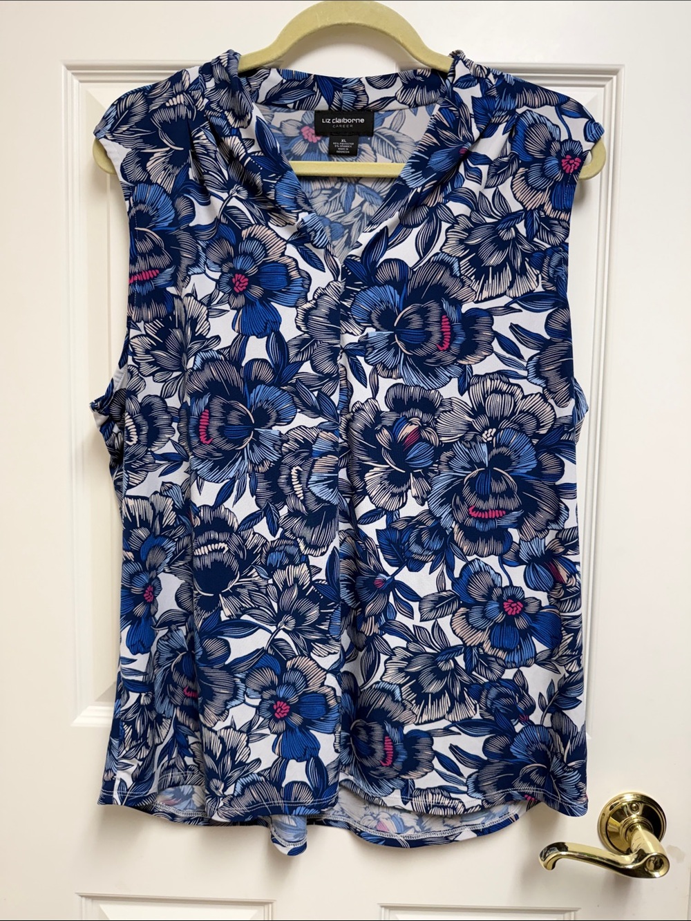 Liz Claiborne Blue and White Floral V-Neck Sleeveless Top